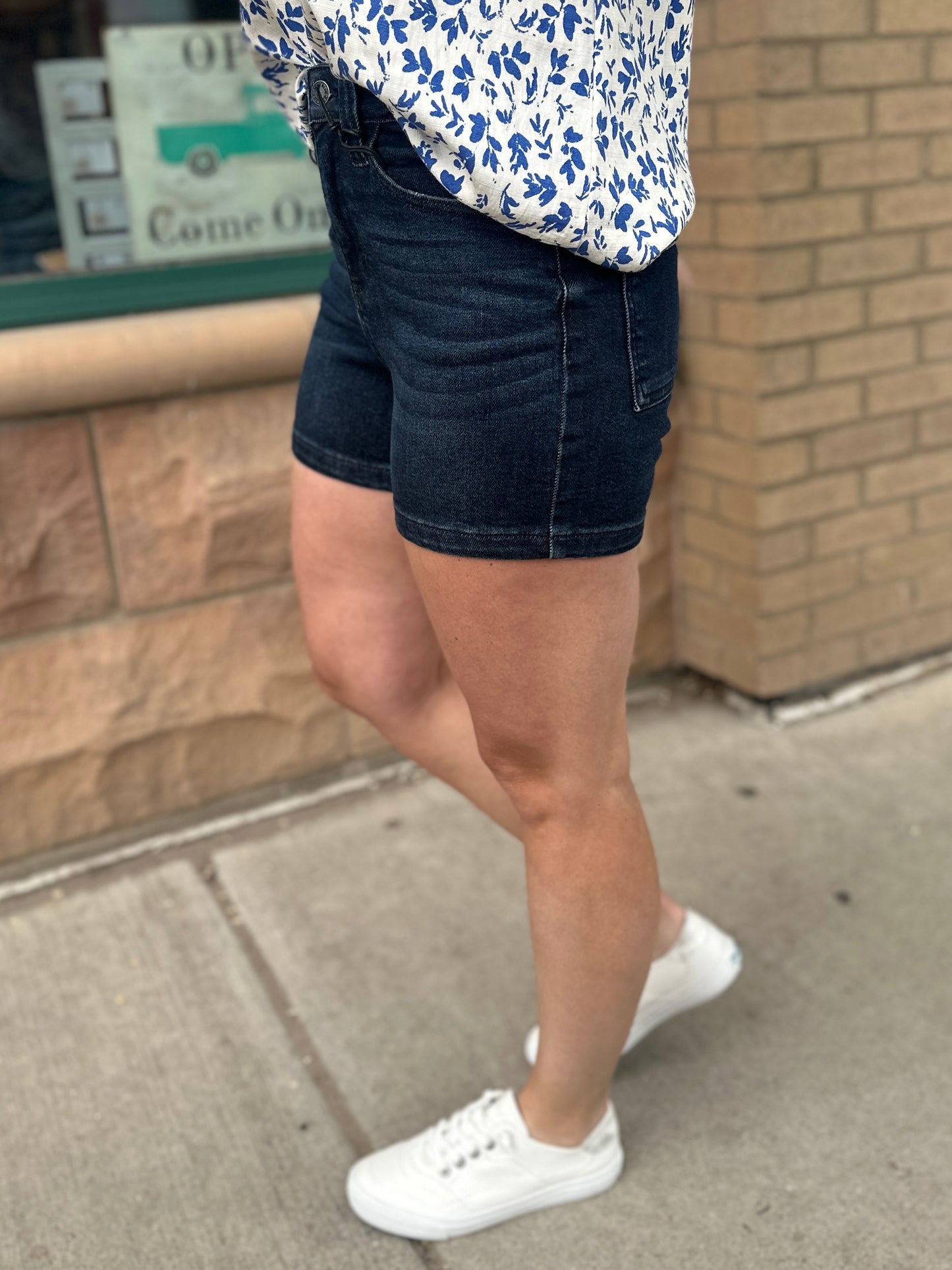 Susan Back Flap Pocket Short
