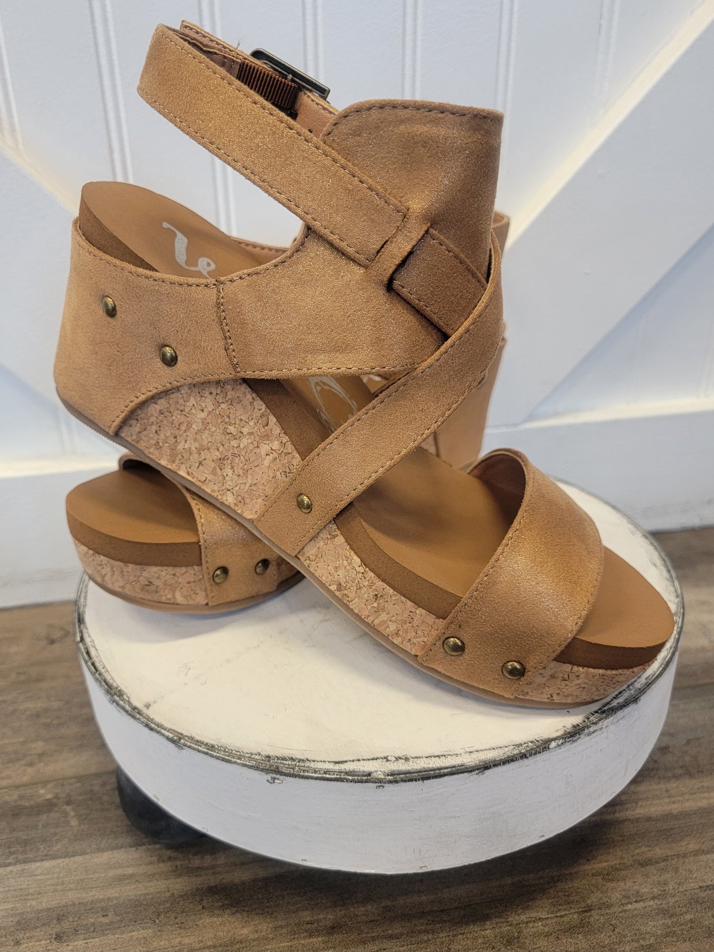 Tan "Vector" Wedge