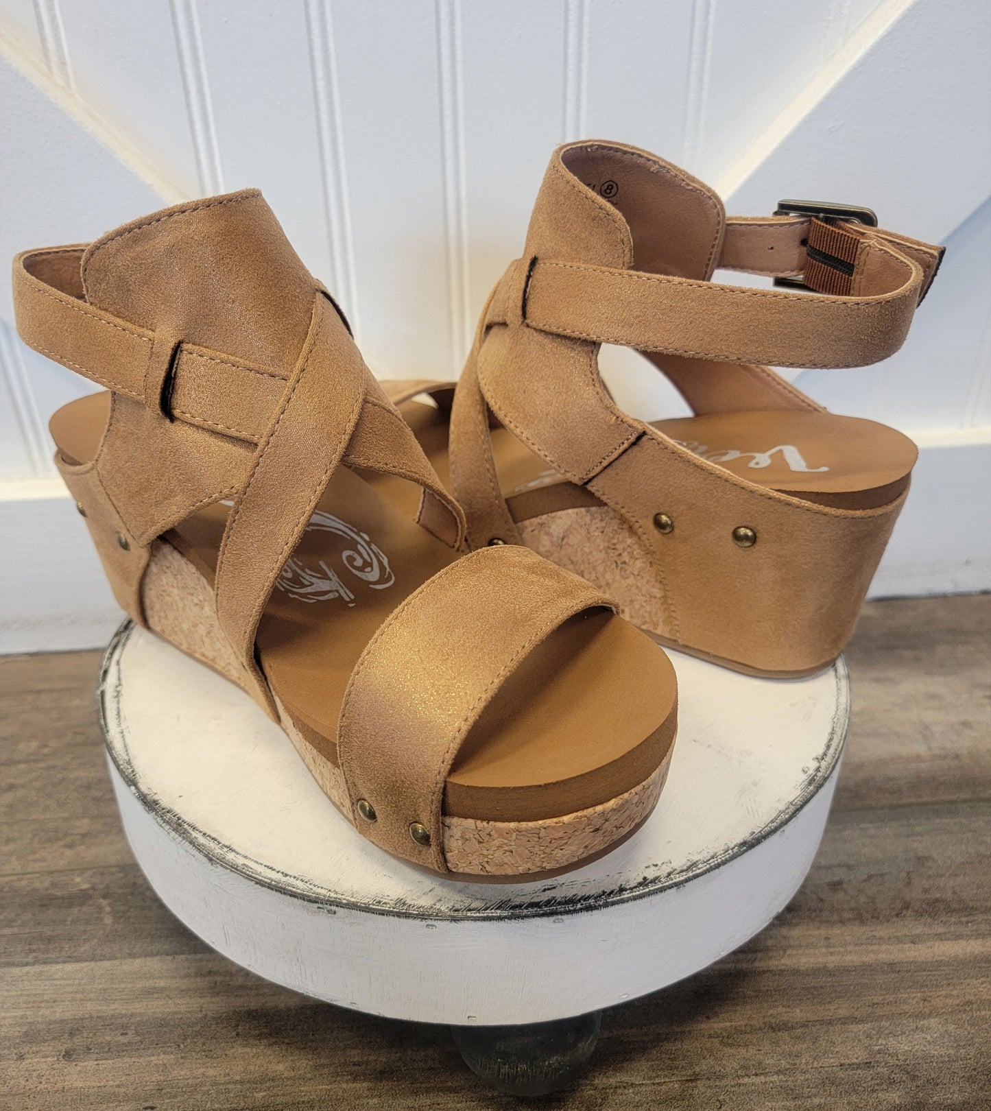 Tan "Vector" Wedge