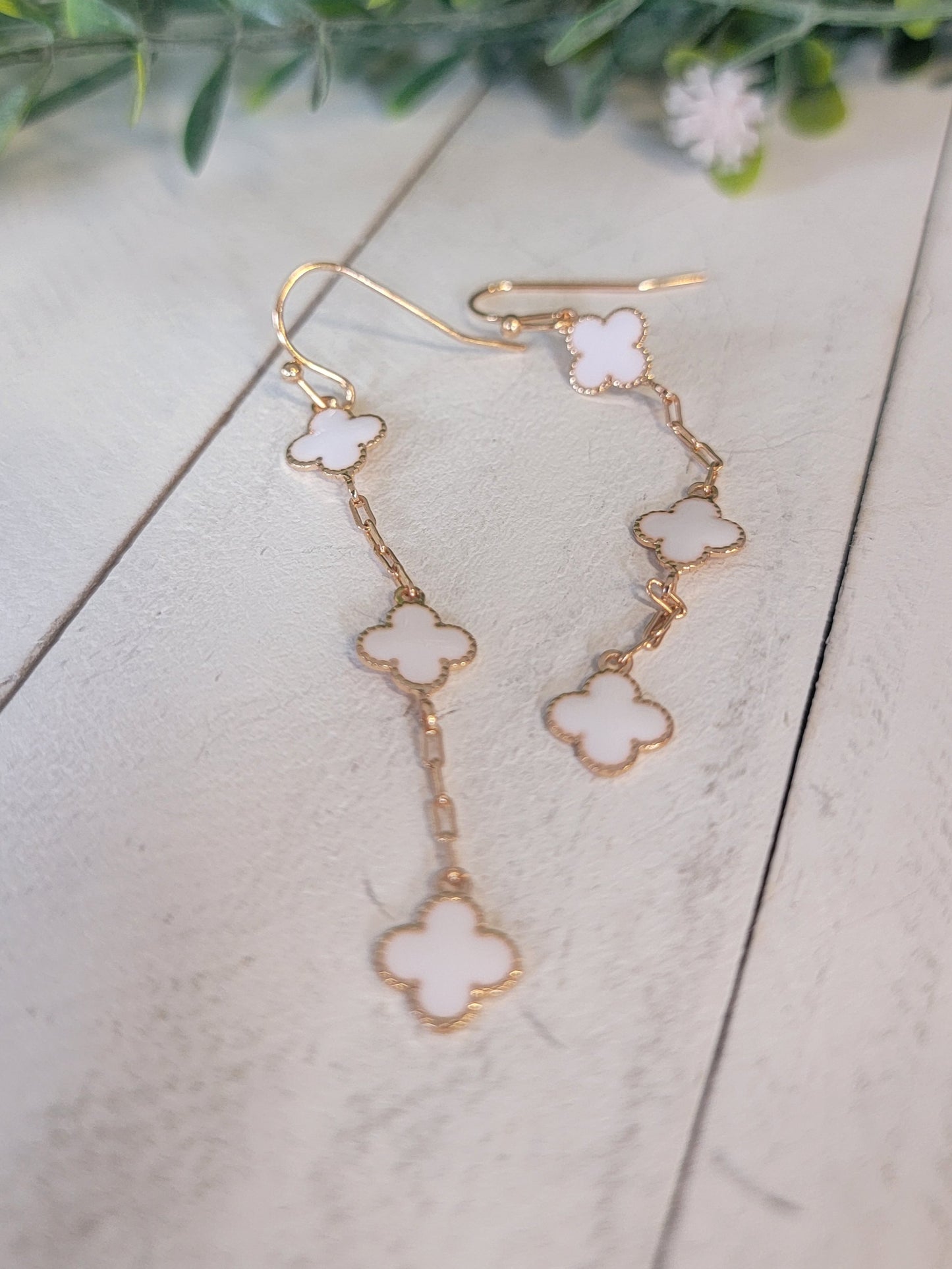 Gold Earring with Drop Clover Pendants