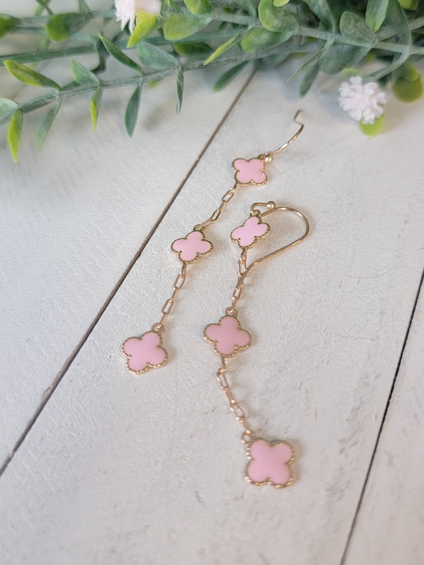 Gold Earring with Drop Clover Pendants