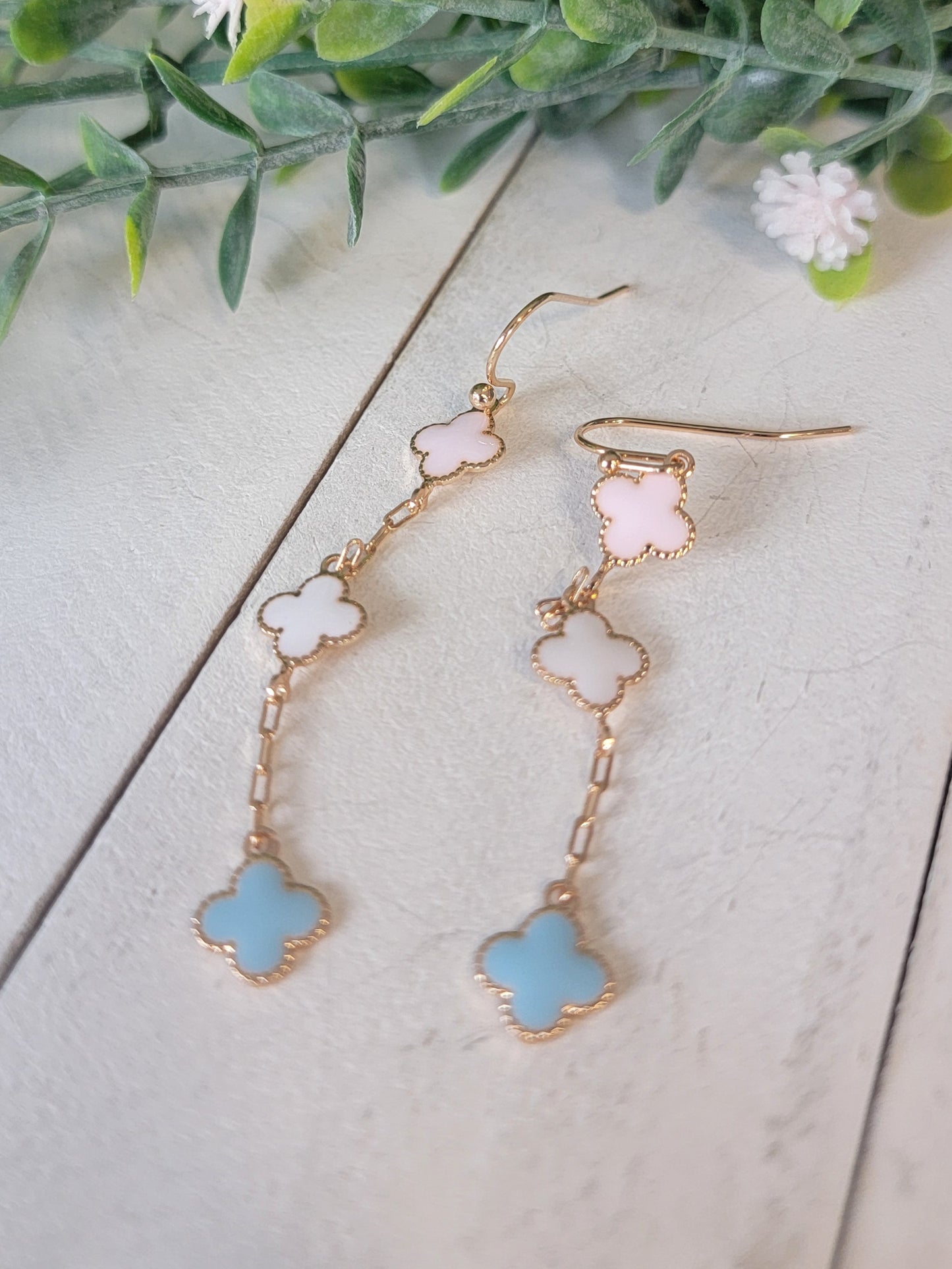 Gold Earring with Drop Clover Pendants