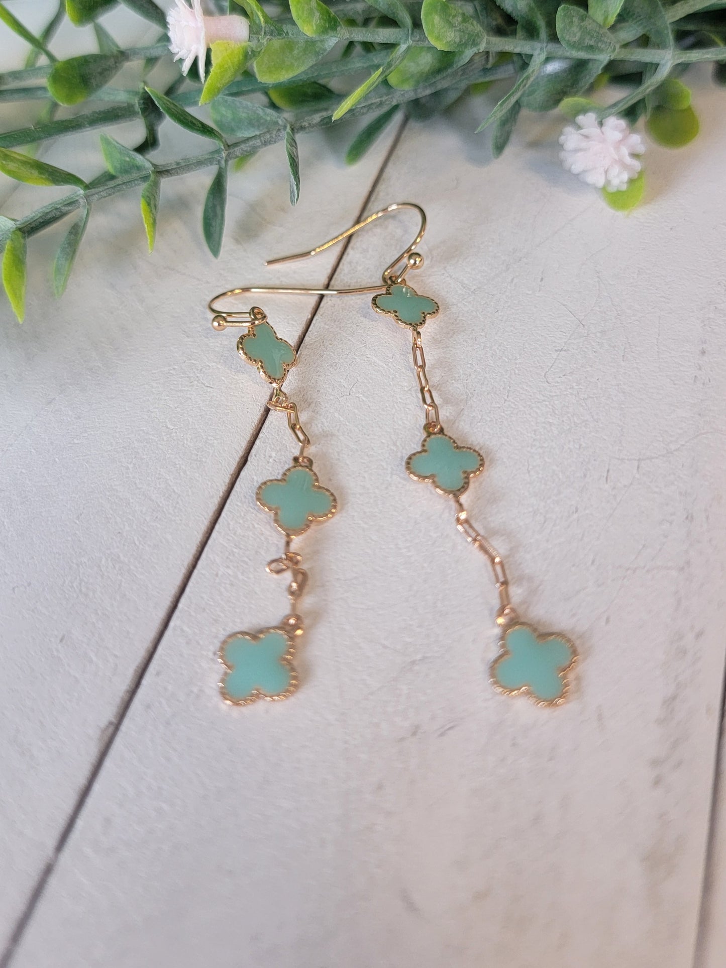 Gold Earring with Drop Clover Pendants