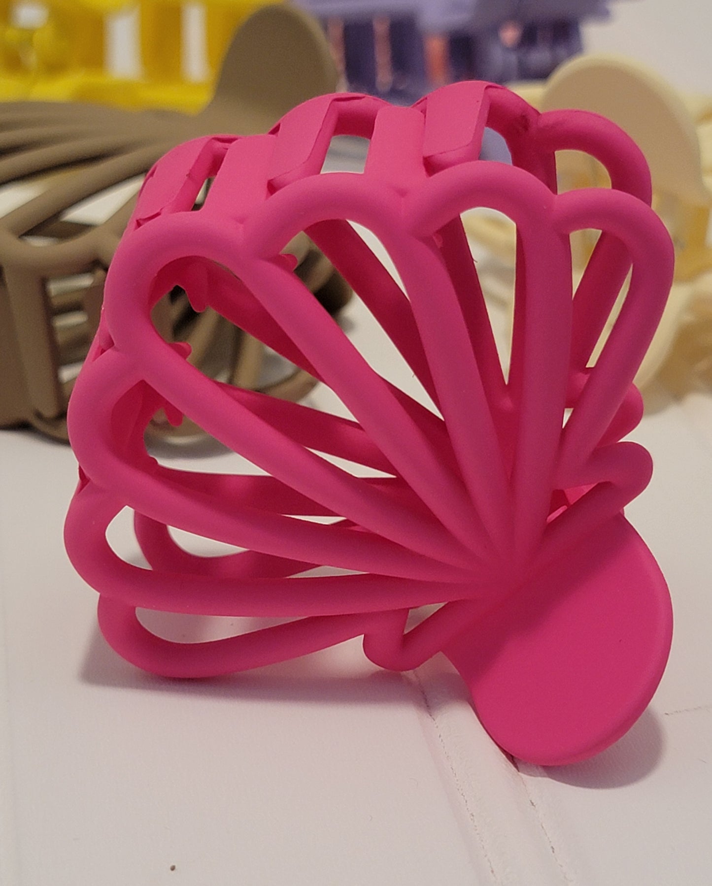 Matte Seashell Hair Claw