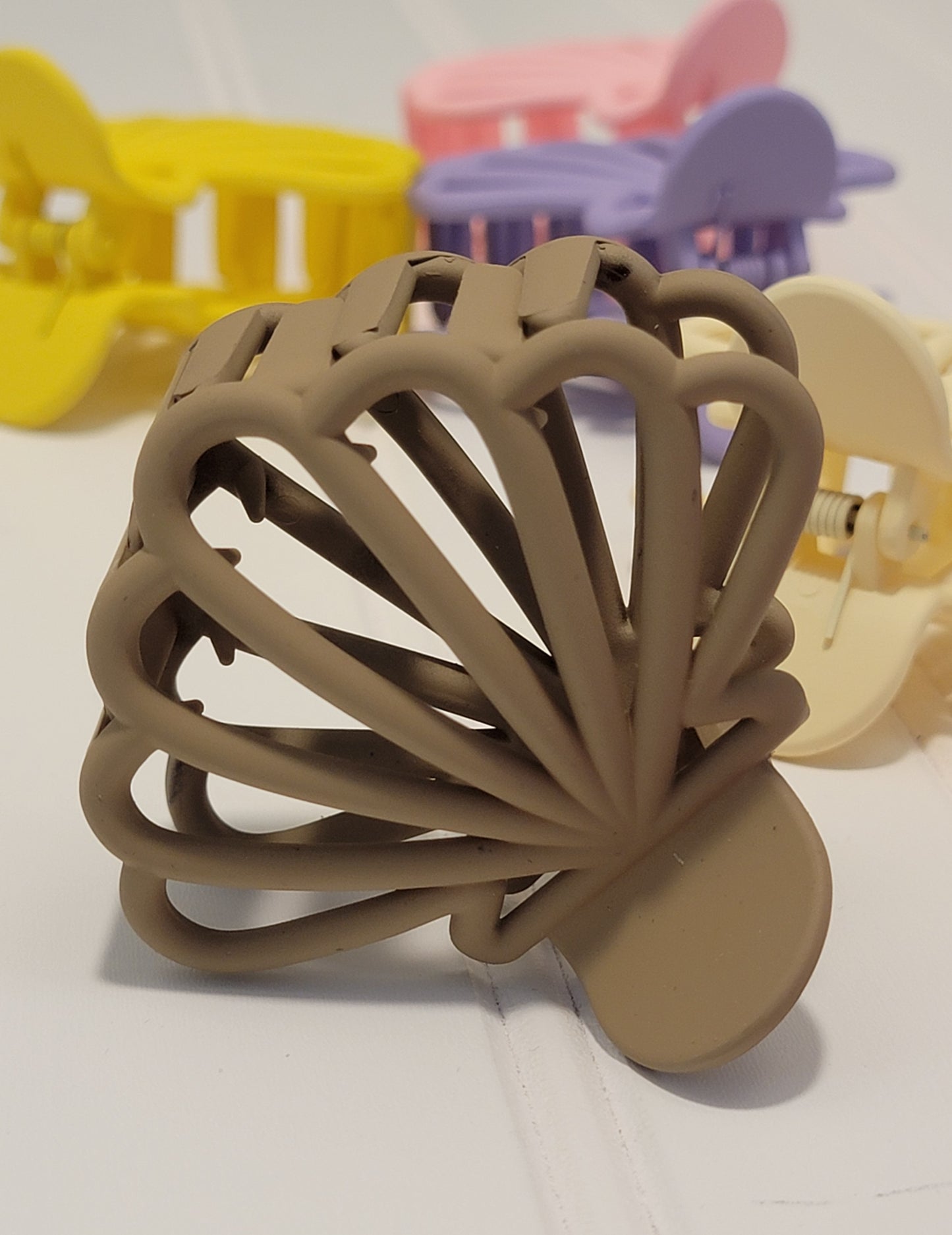 Matte Seashell Hair Claw