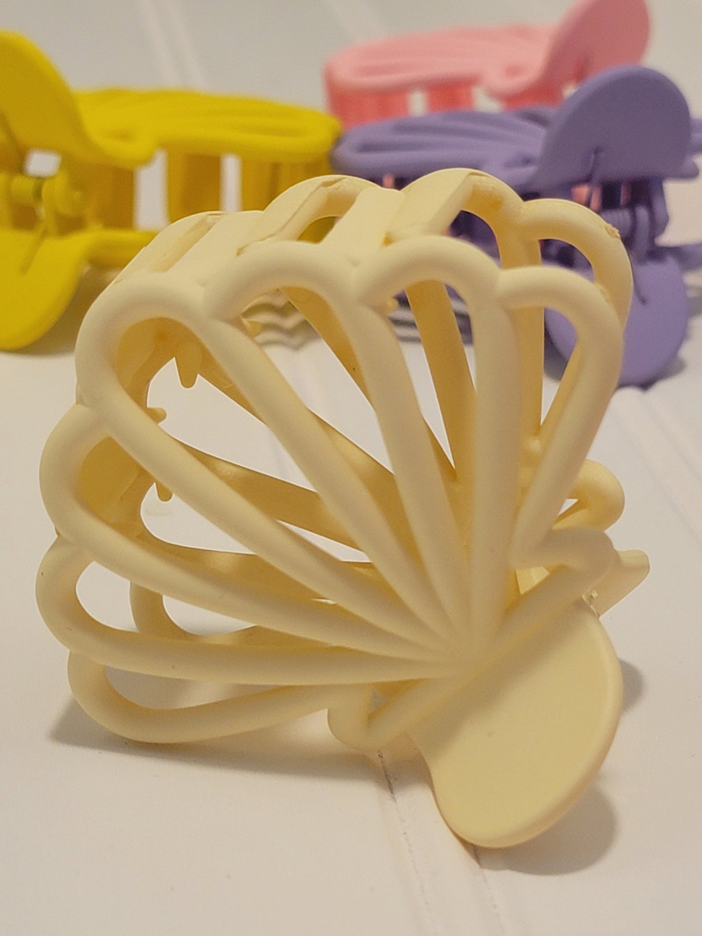 Matte Seashell Hair Claw
