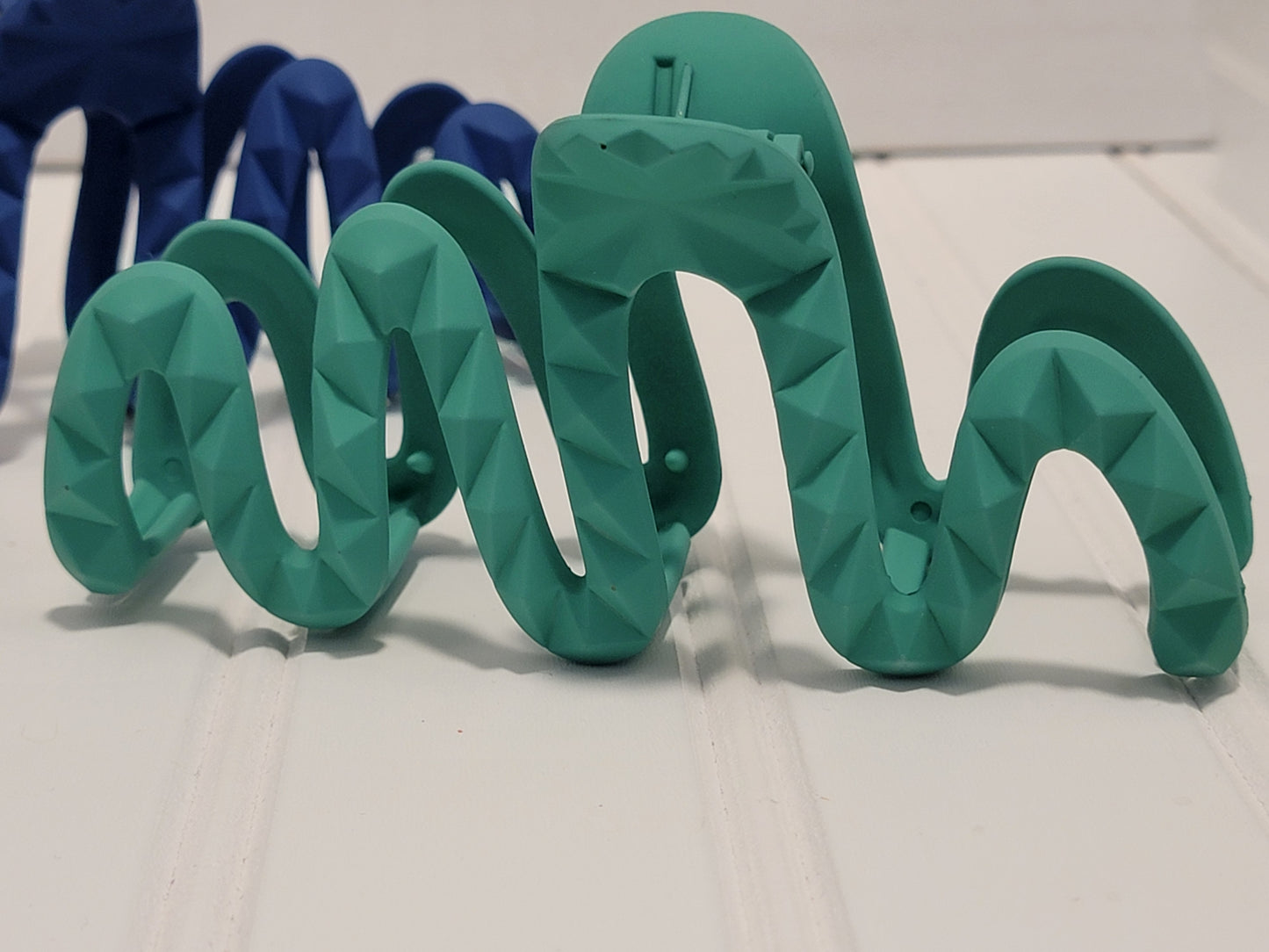 Embossed Wavy Hair Clips
