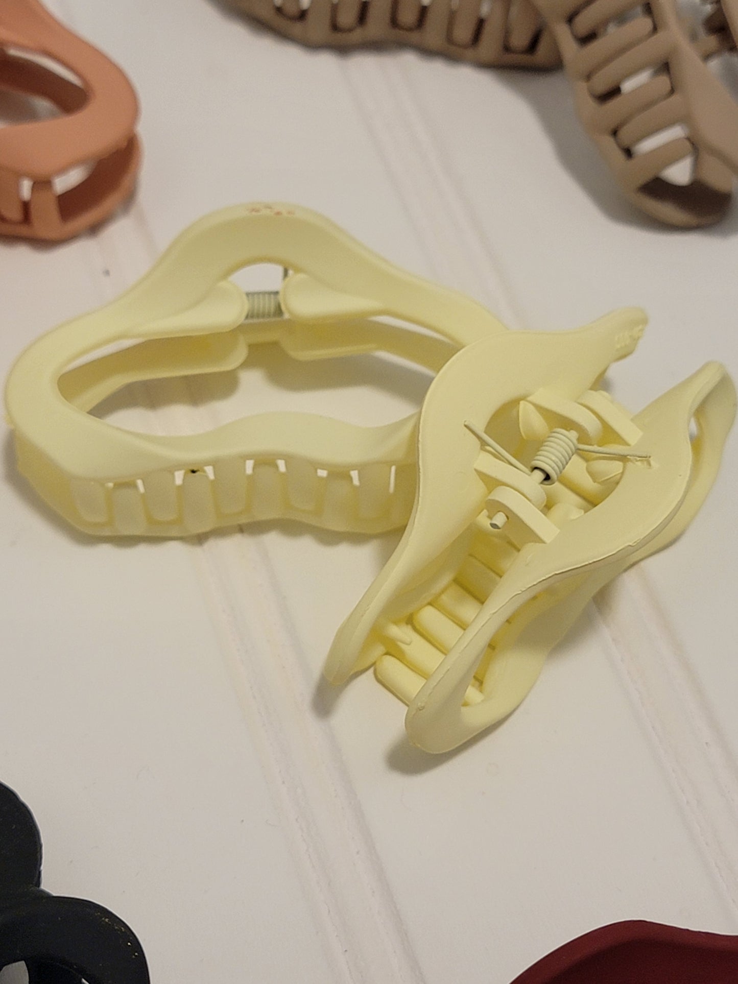 Matte Geometric Hollow Clip set