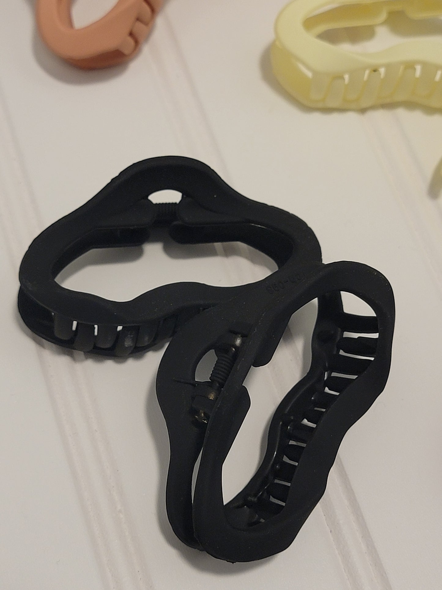 Matte Geometric Hollow Clip set