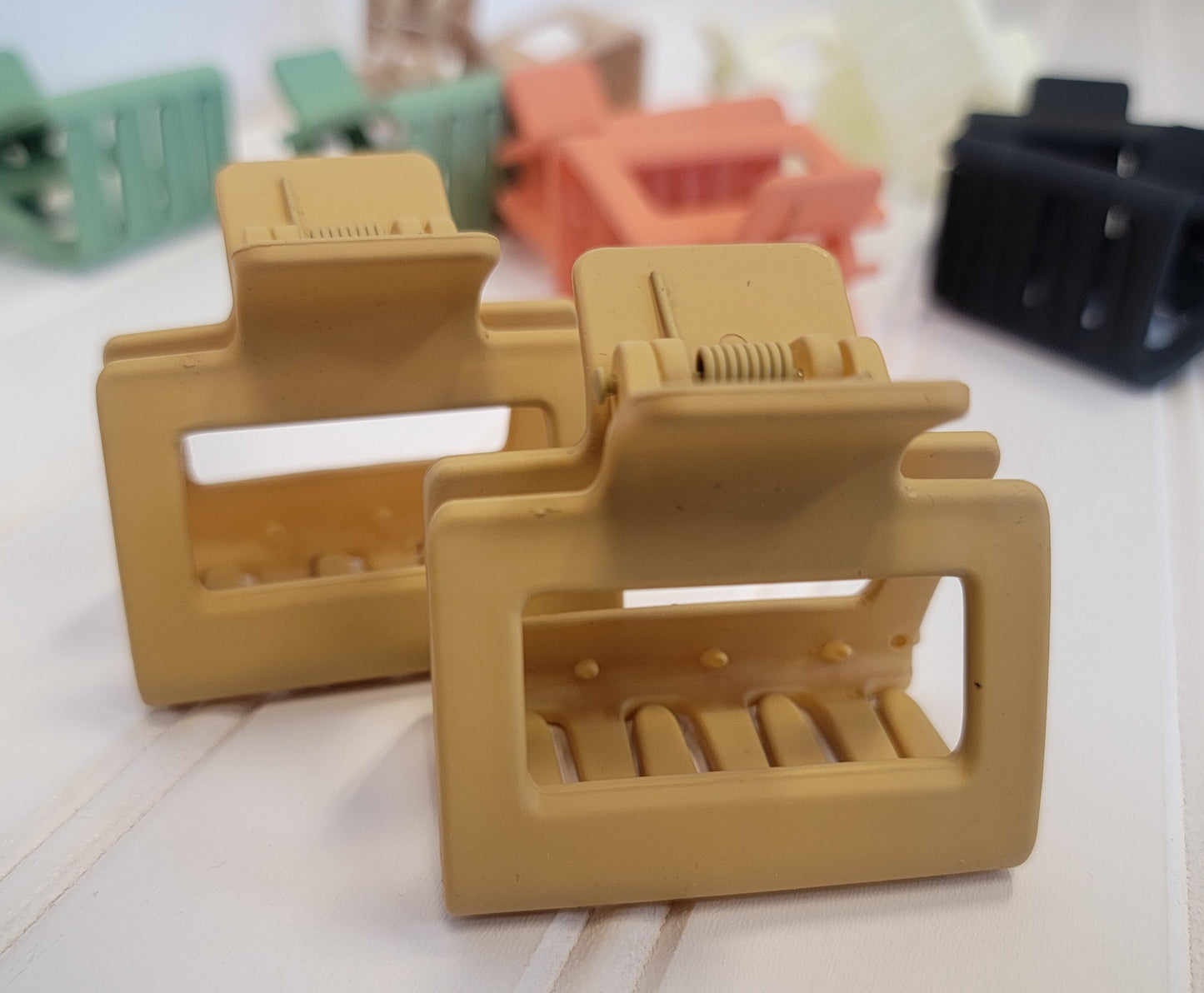 Small Matte Cut Out Rectangle Hair Claw-2 Pack