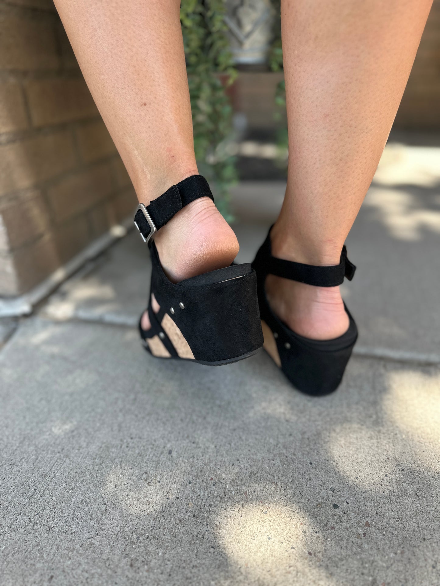Black "Vector" Wedge