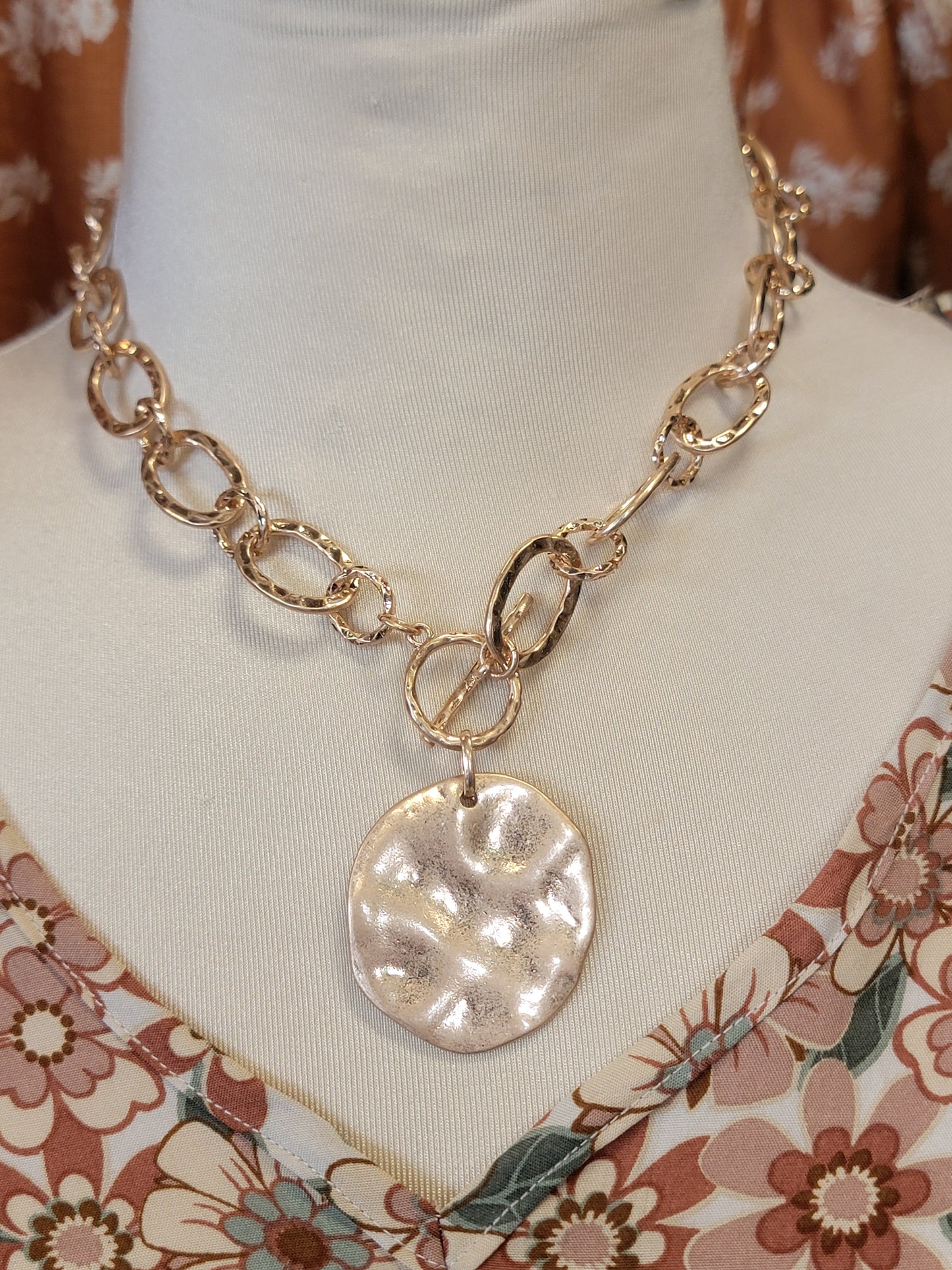 Hammered Link Necklace witih Coin Charm