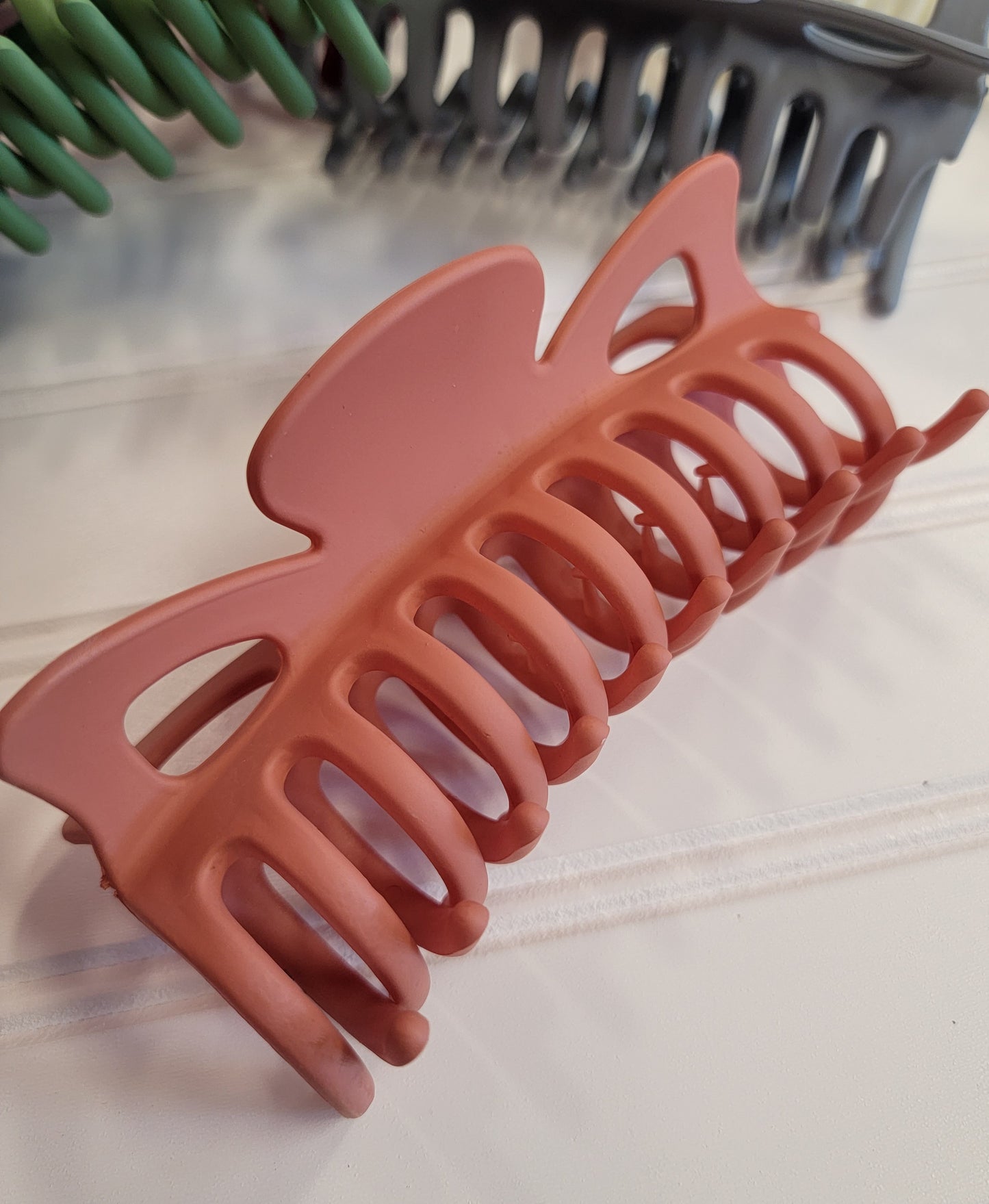 Matte Jumbo Hair Clip