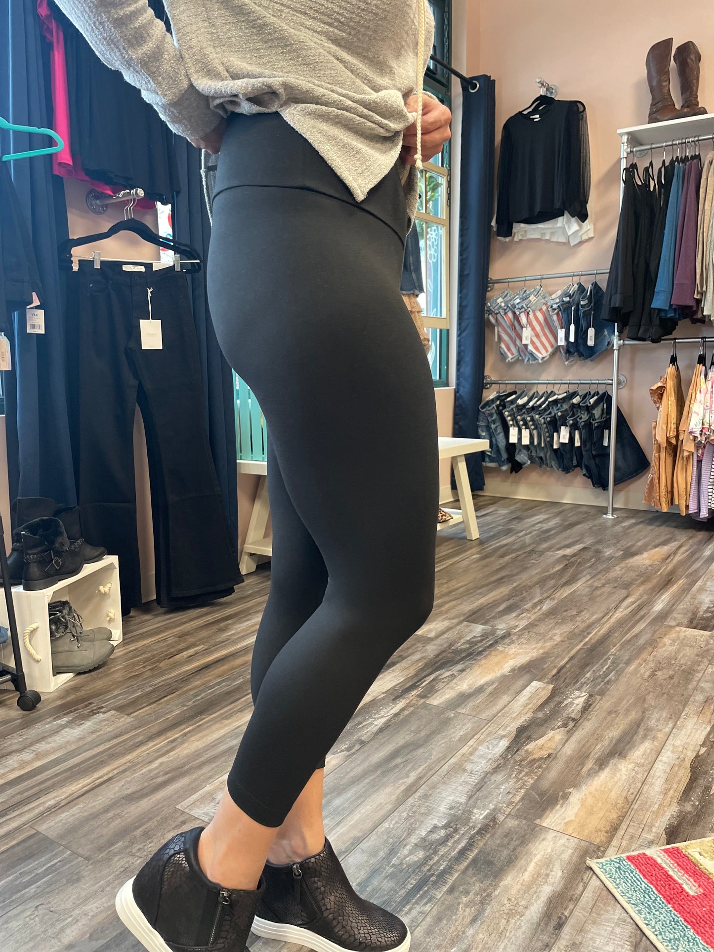 High Waisted Solid Capri Leggings