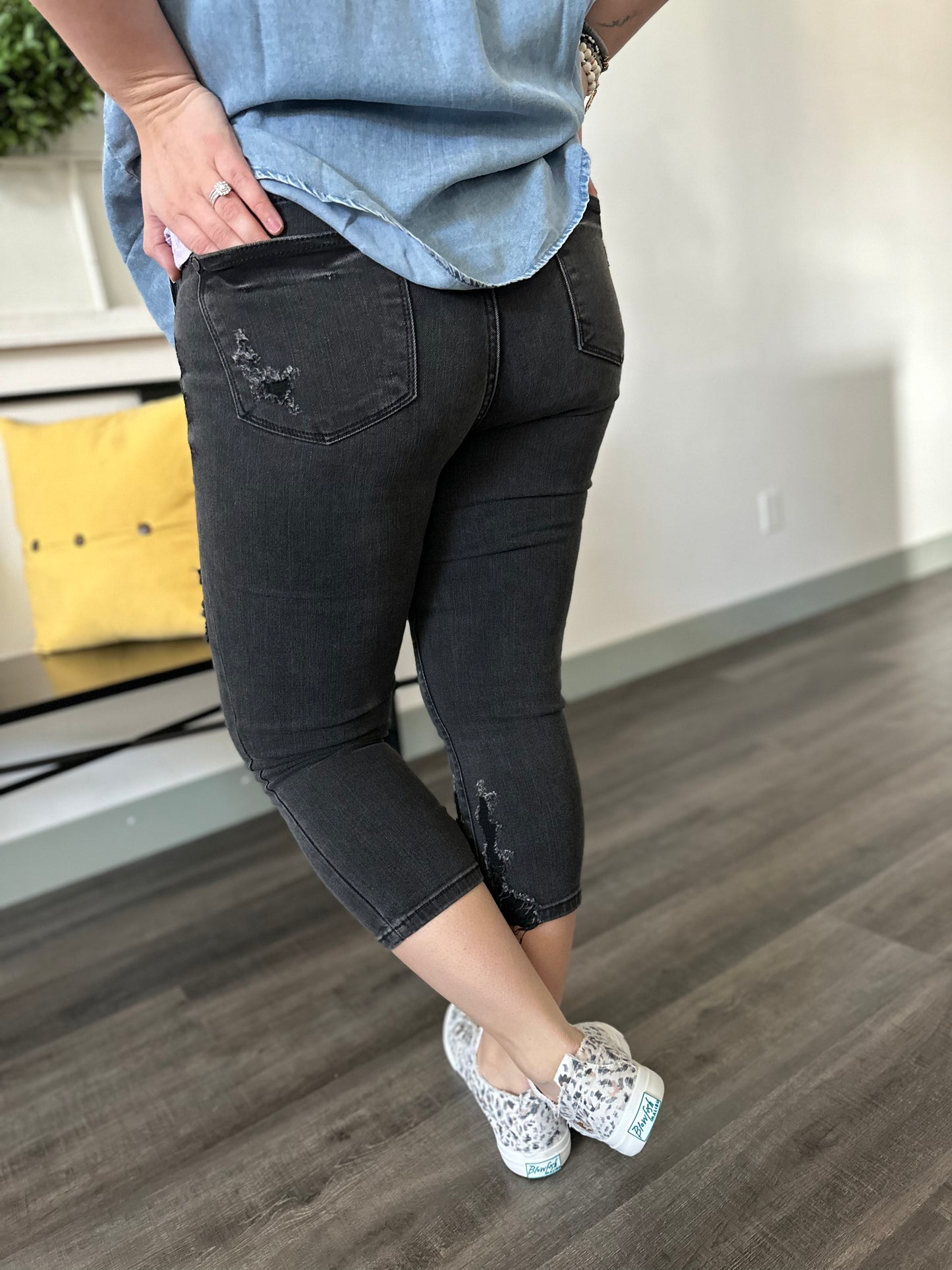 Hi Waist "Jane" Black Capris