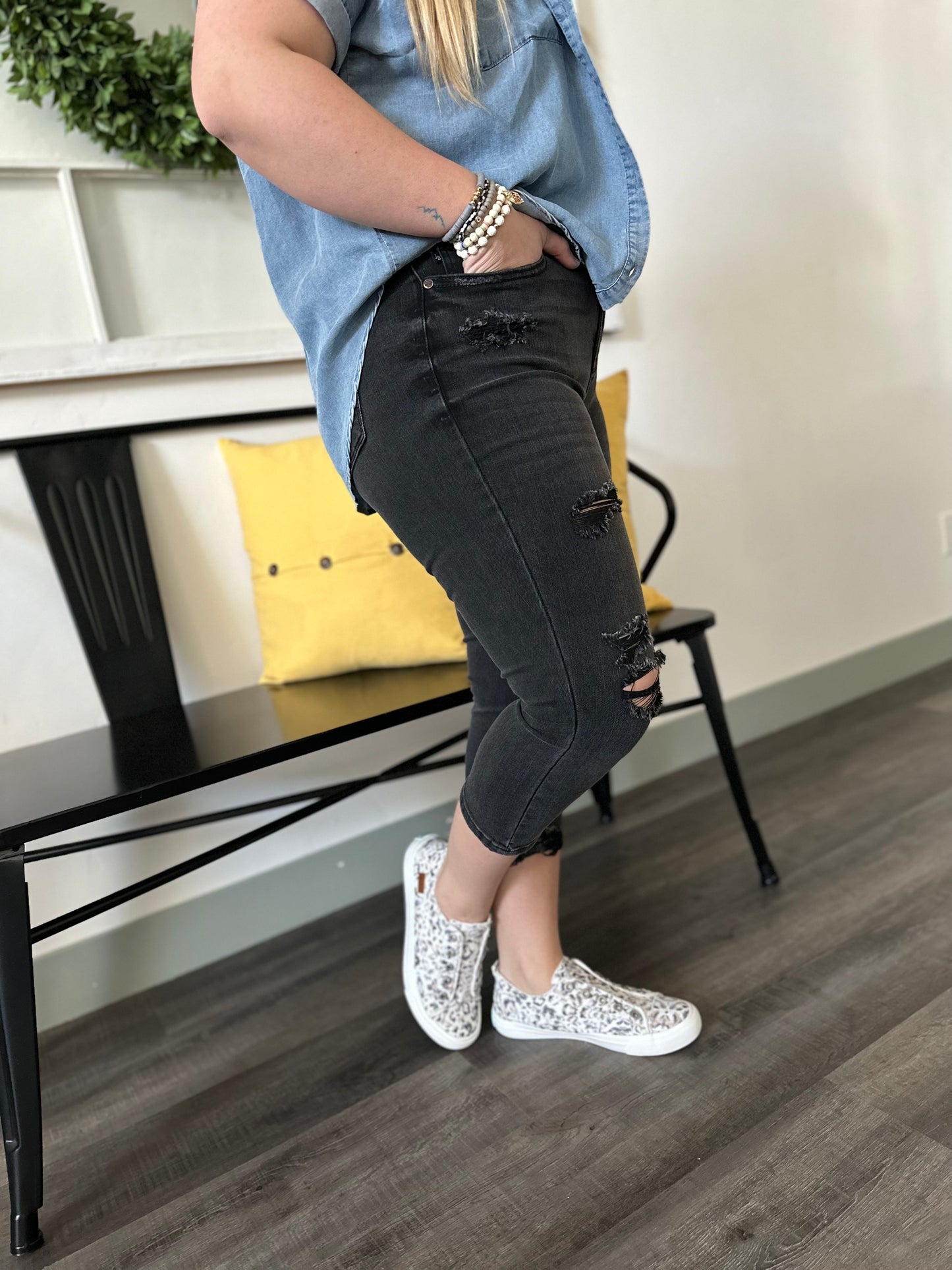 Hi Waist "Jane" Black Capris