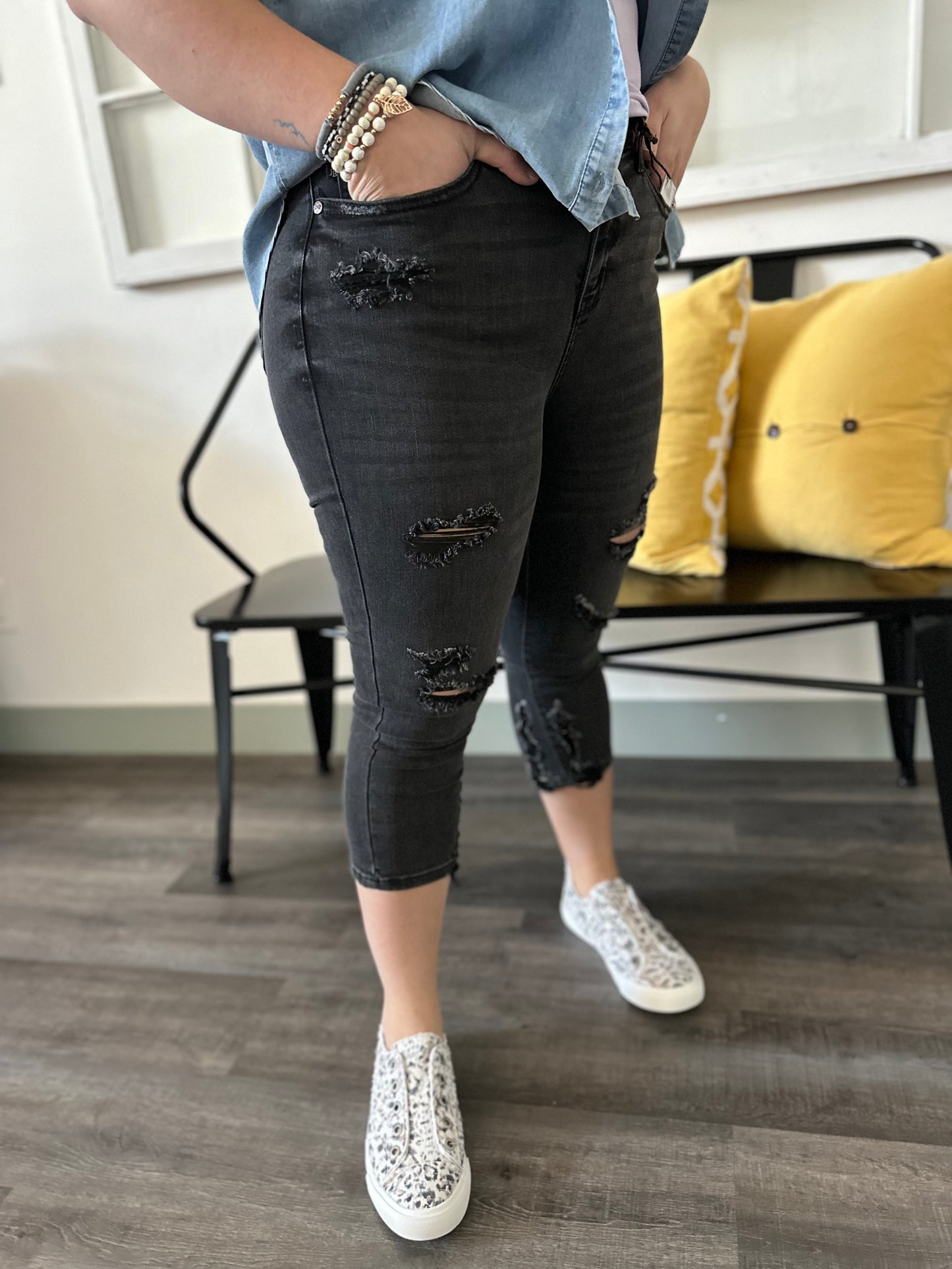 Hi Waist "Jane" Black Capris