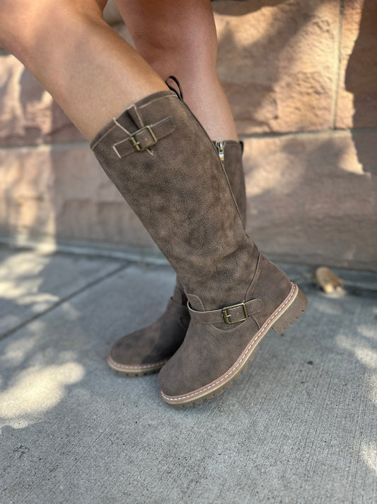 Pebbled Brown Boot