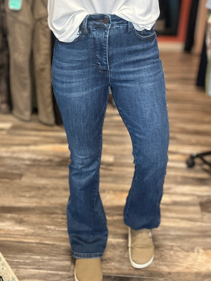 Dark Wash Shayna Bootcut Jeans Short 29"