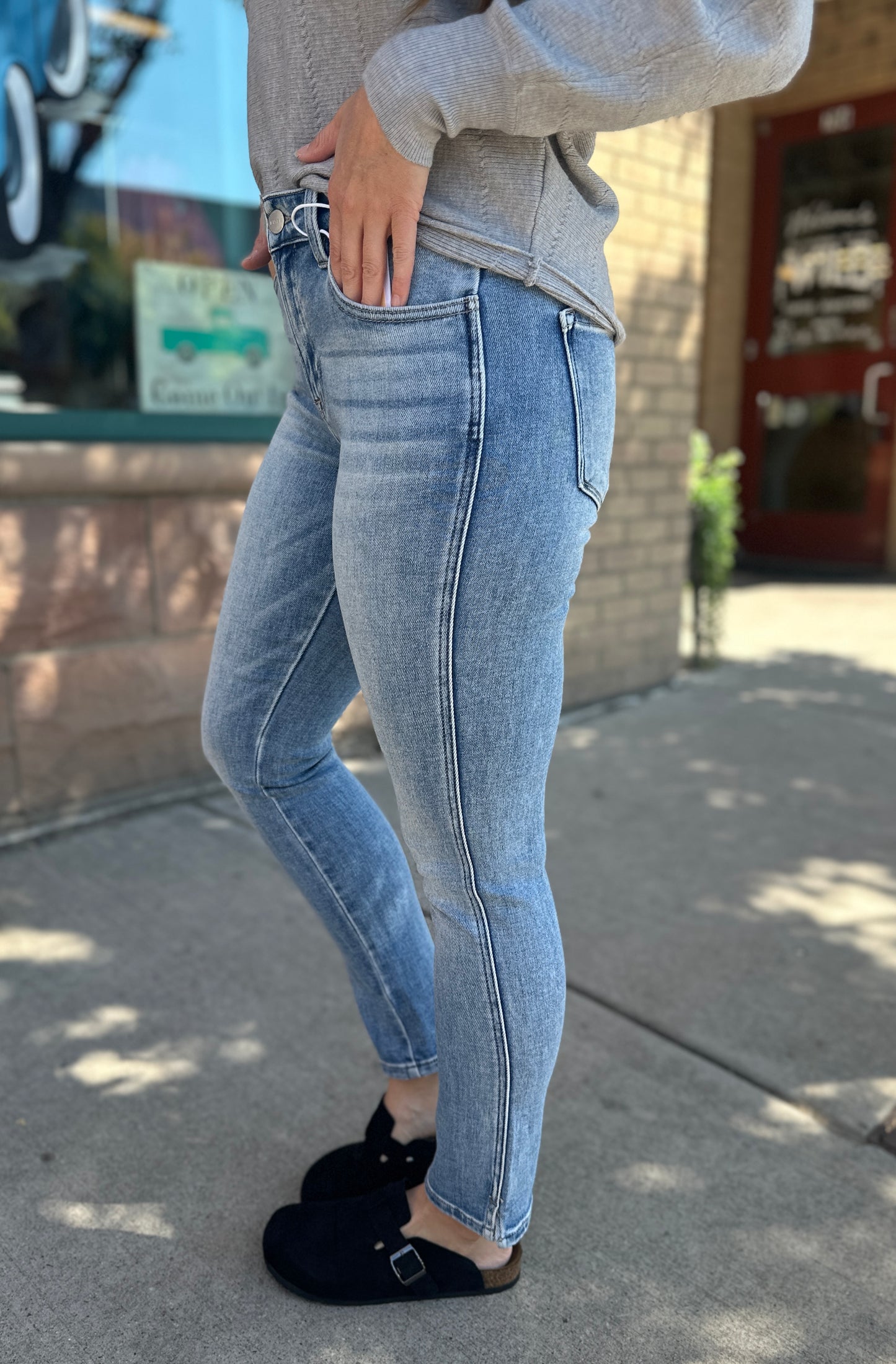 Mid Rise Skinny Holly Jeans