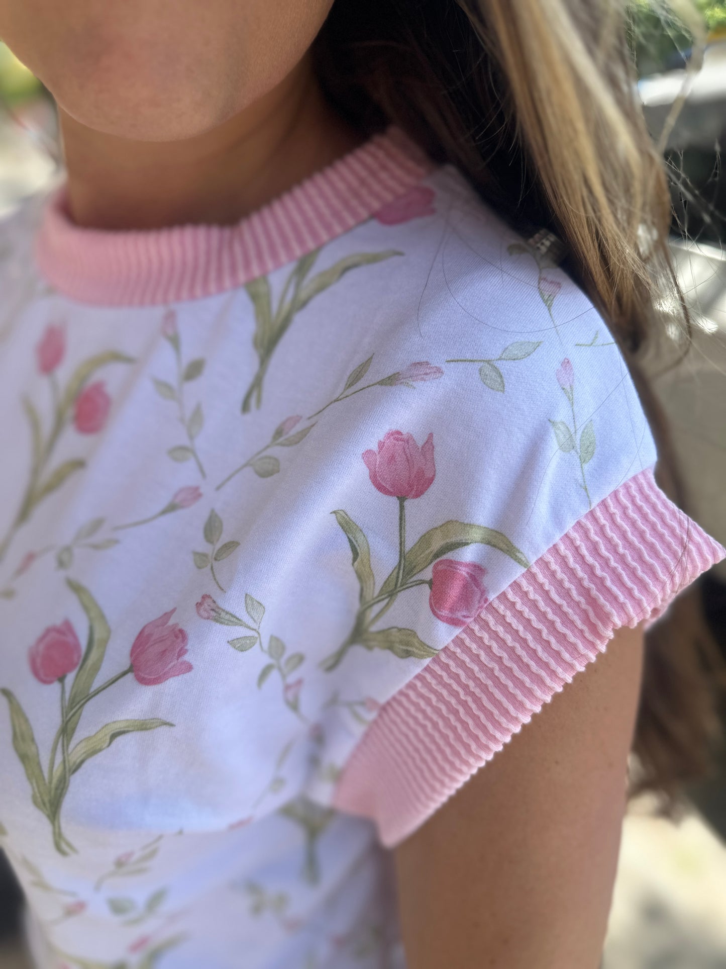 Drop Shoulder Short Sleeve Tulip Print Top