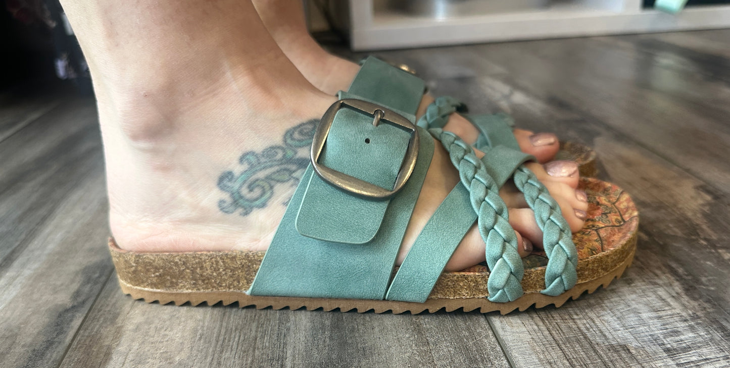 Turquoise Nora