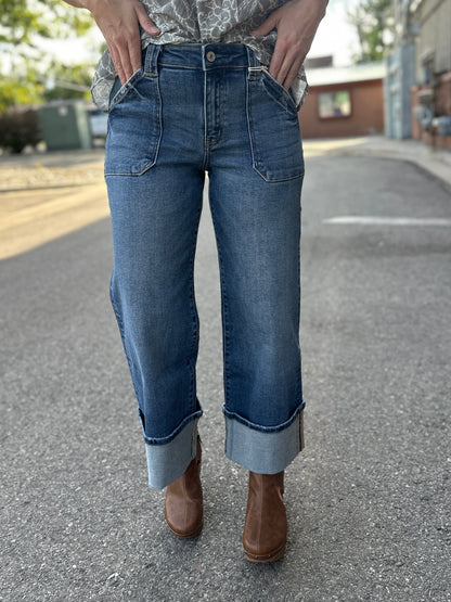 Mid Rise "Raven" Cropped Jeans