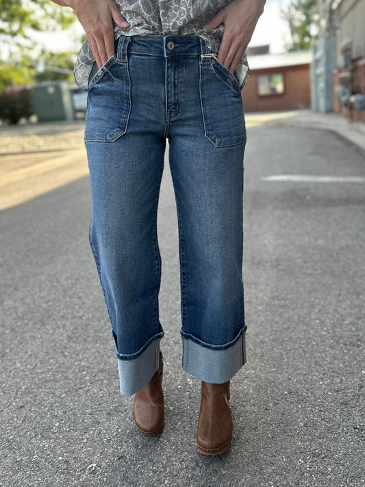 Mid Rise "Raven" Cropped Jeans