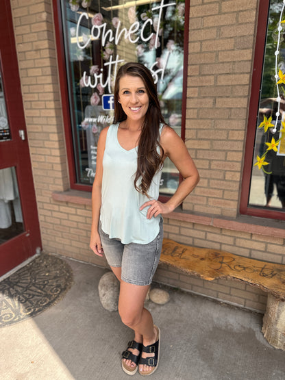 Basic V-Neck Tank
