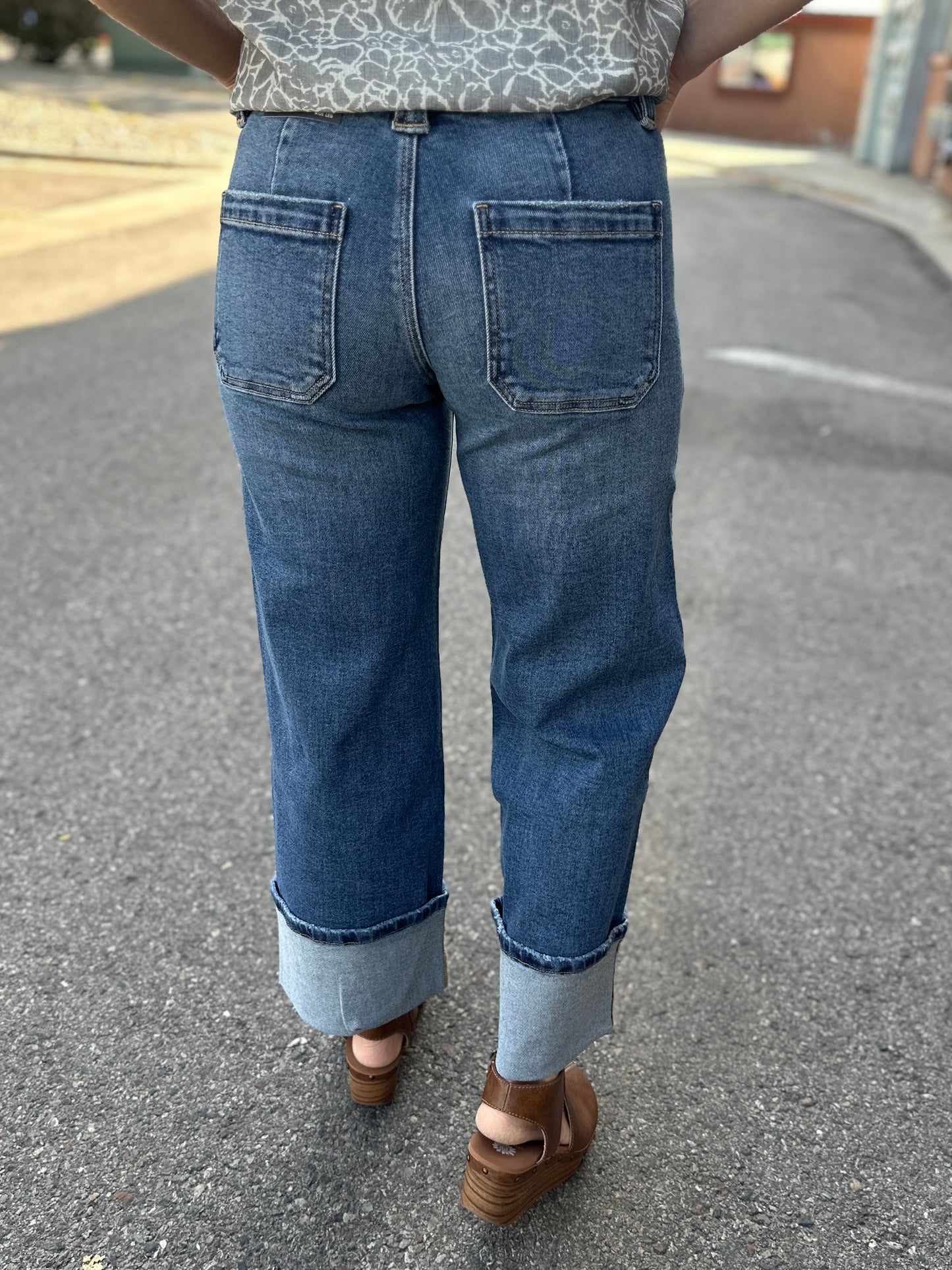 Mid Rise "Raven" Cropped Jeans