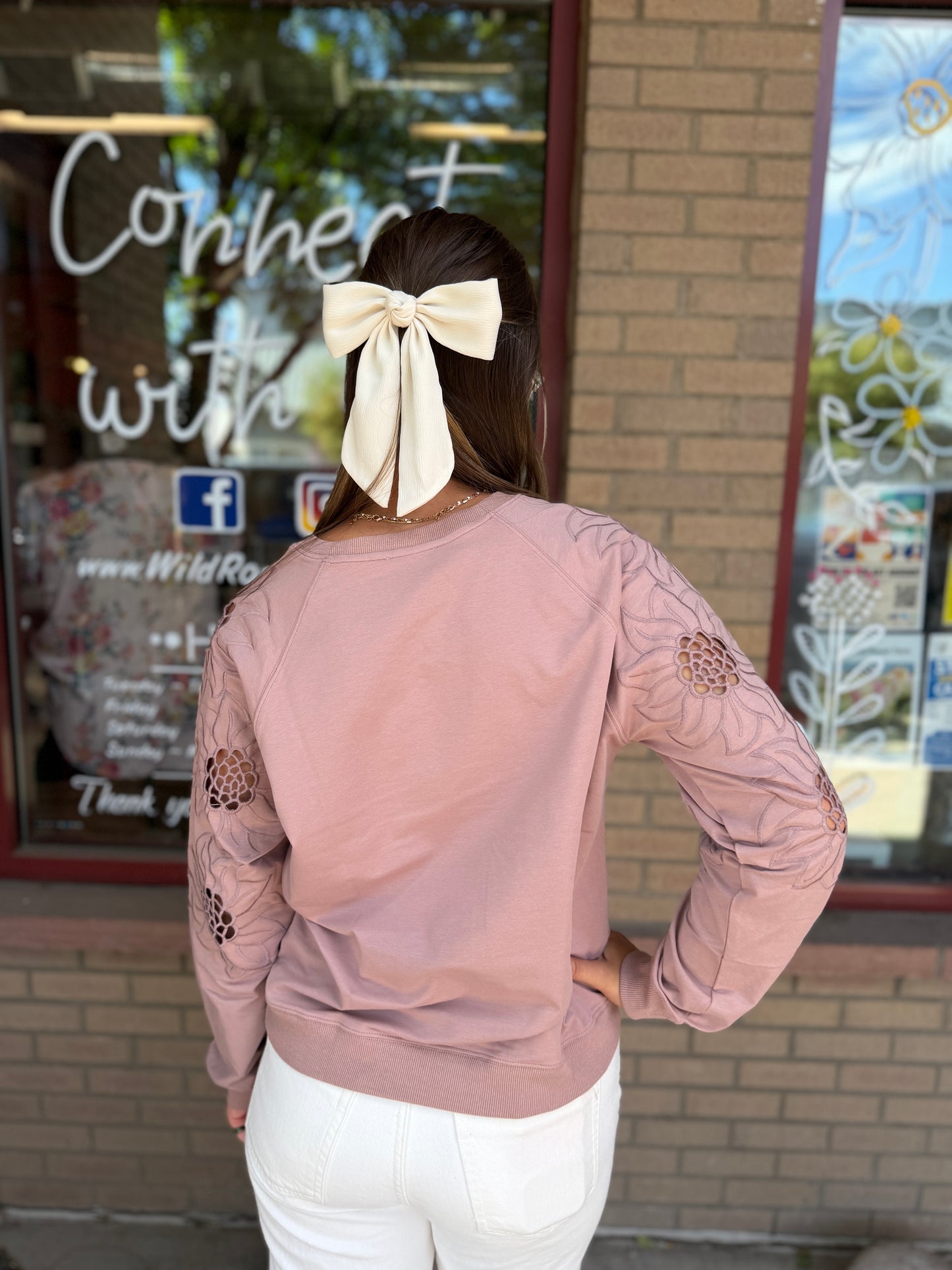 Knit Pullover Embroidery Top