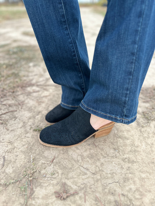 Black Queen Slip On