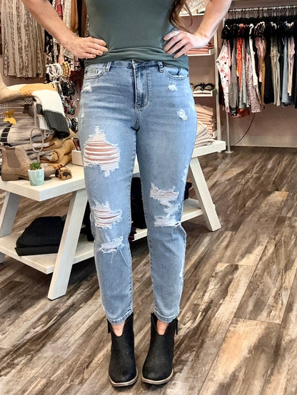 Destroyed "Amelia" Boyfriend Jeans