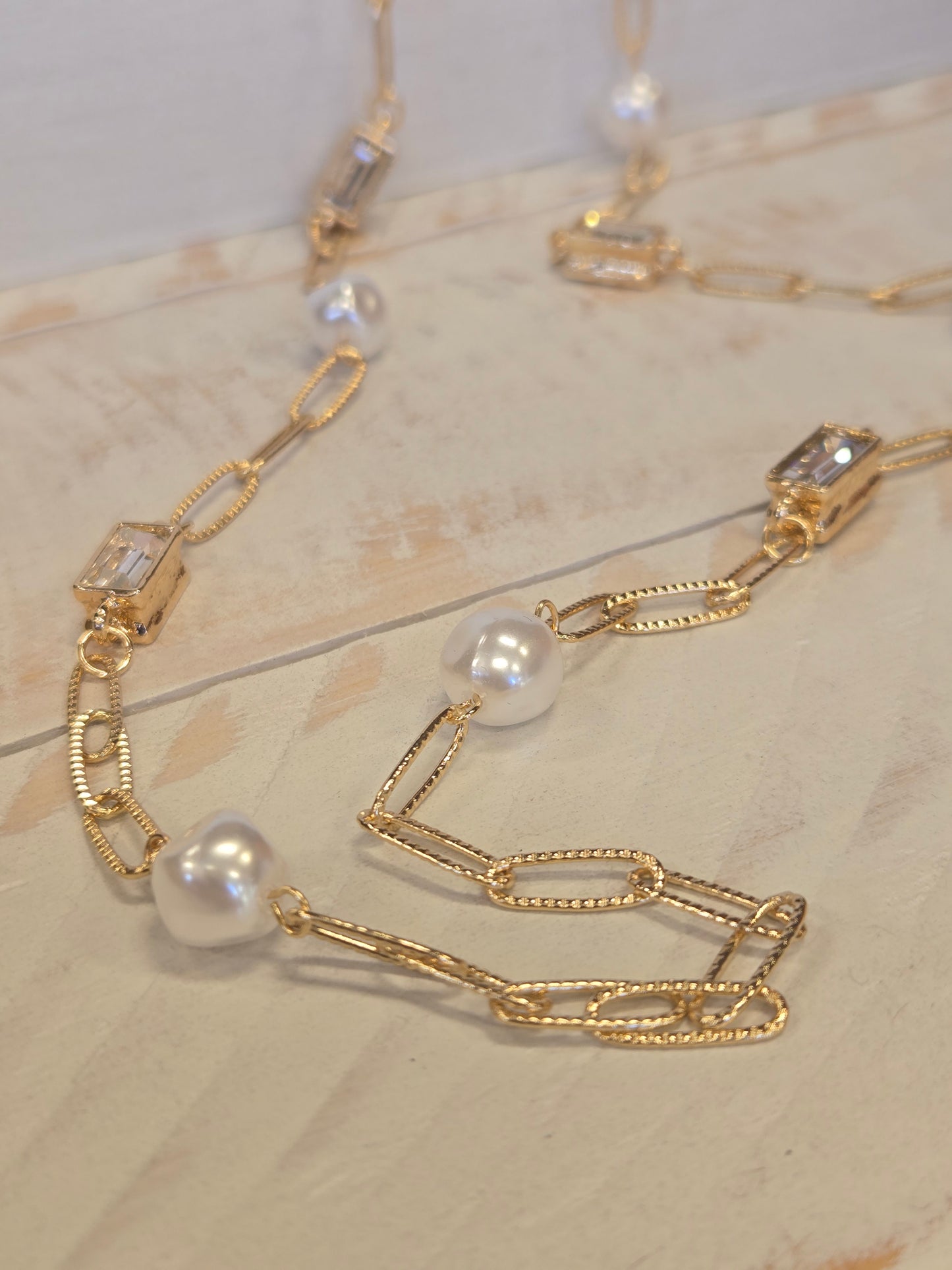 Gold Textured Chain Necklace with Crystal and Pearls
