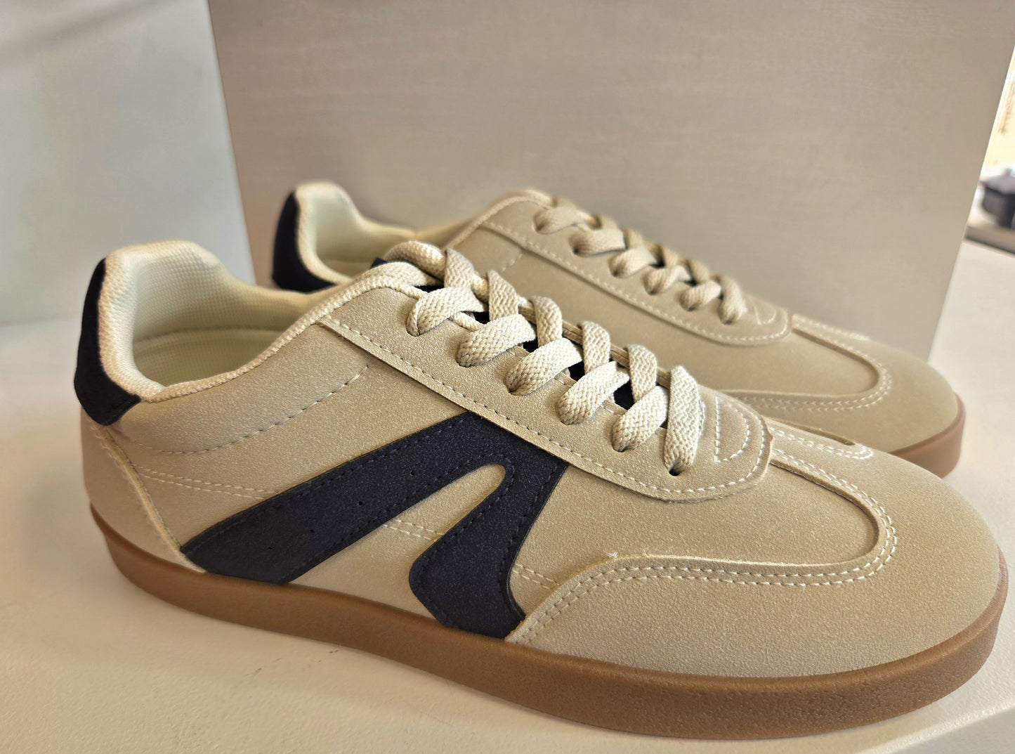 Retro Beige Sneaker