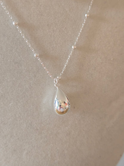 Gold Beaded & Teardrop Neckace