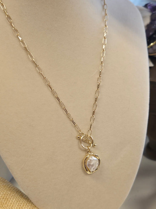 Gold Chain & Pearl Necklace