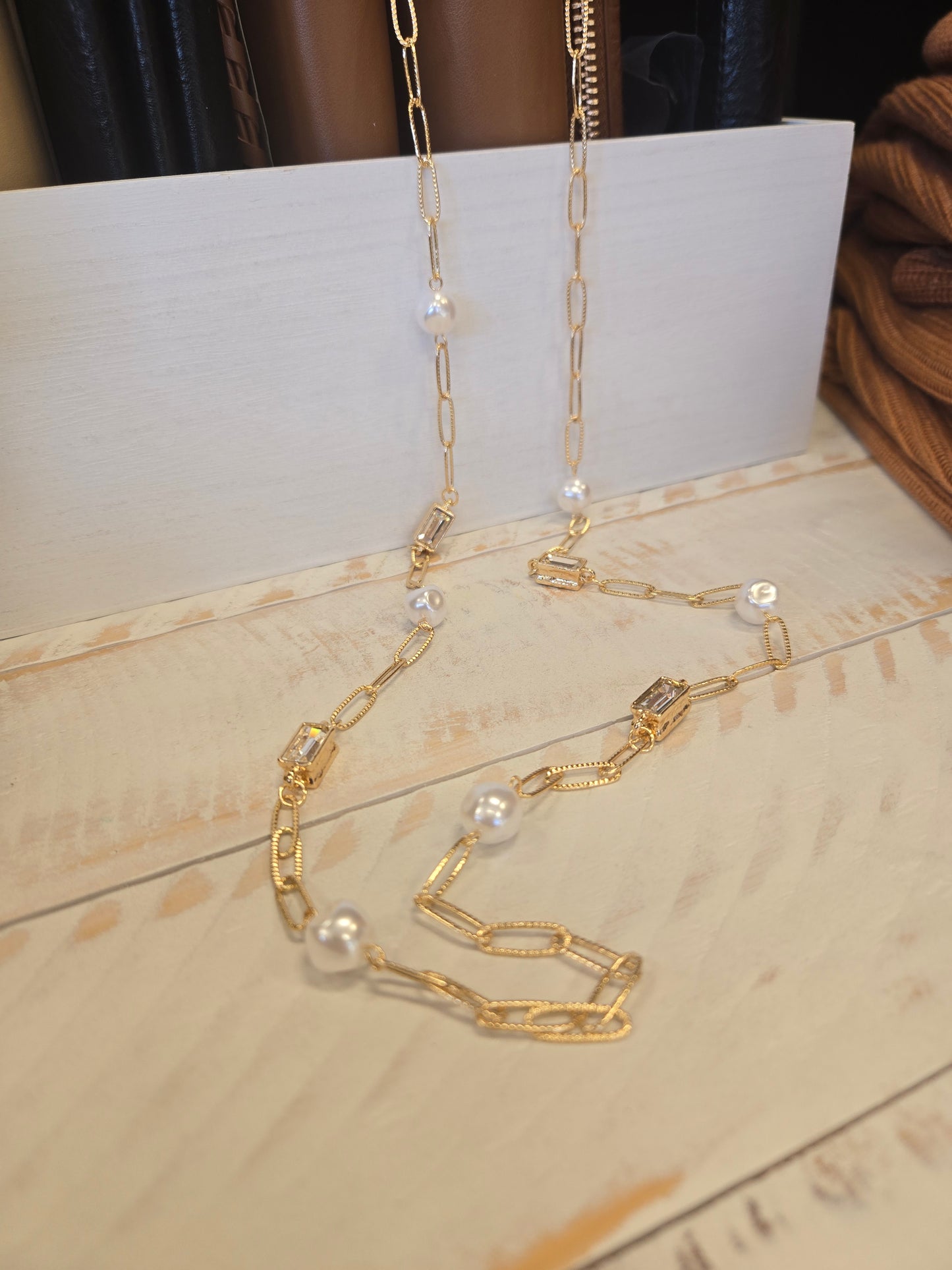 Gold Textured Chain Necklace with Crystal and Pearls