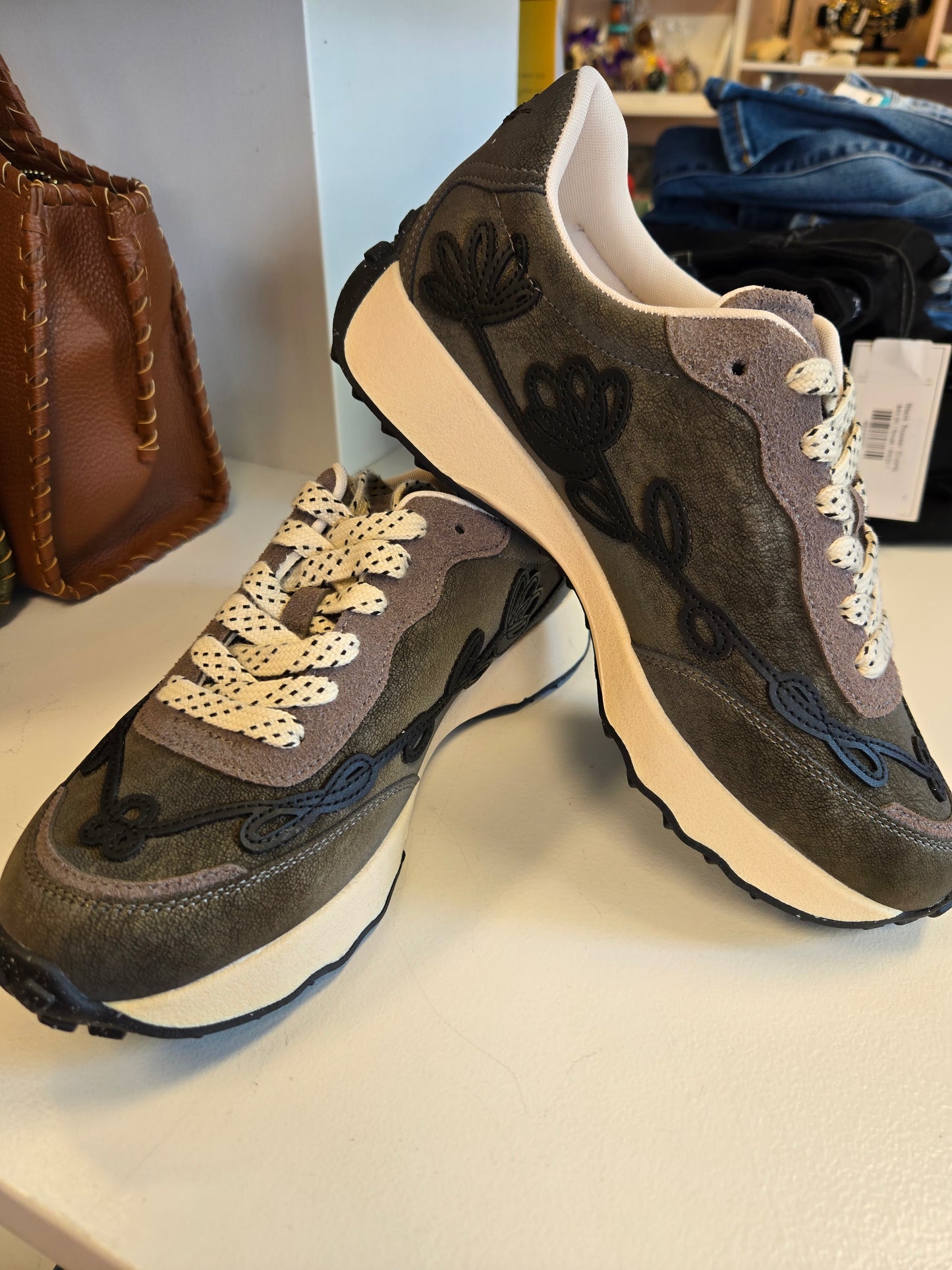 Driftbloom Sneaker
