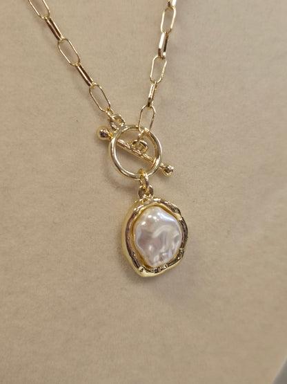 Gold Chain & Pearl Necklace