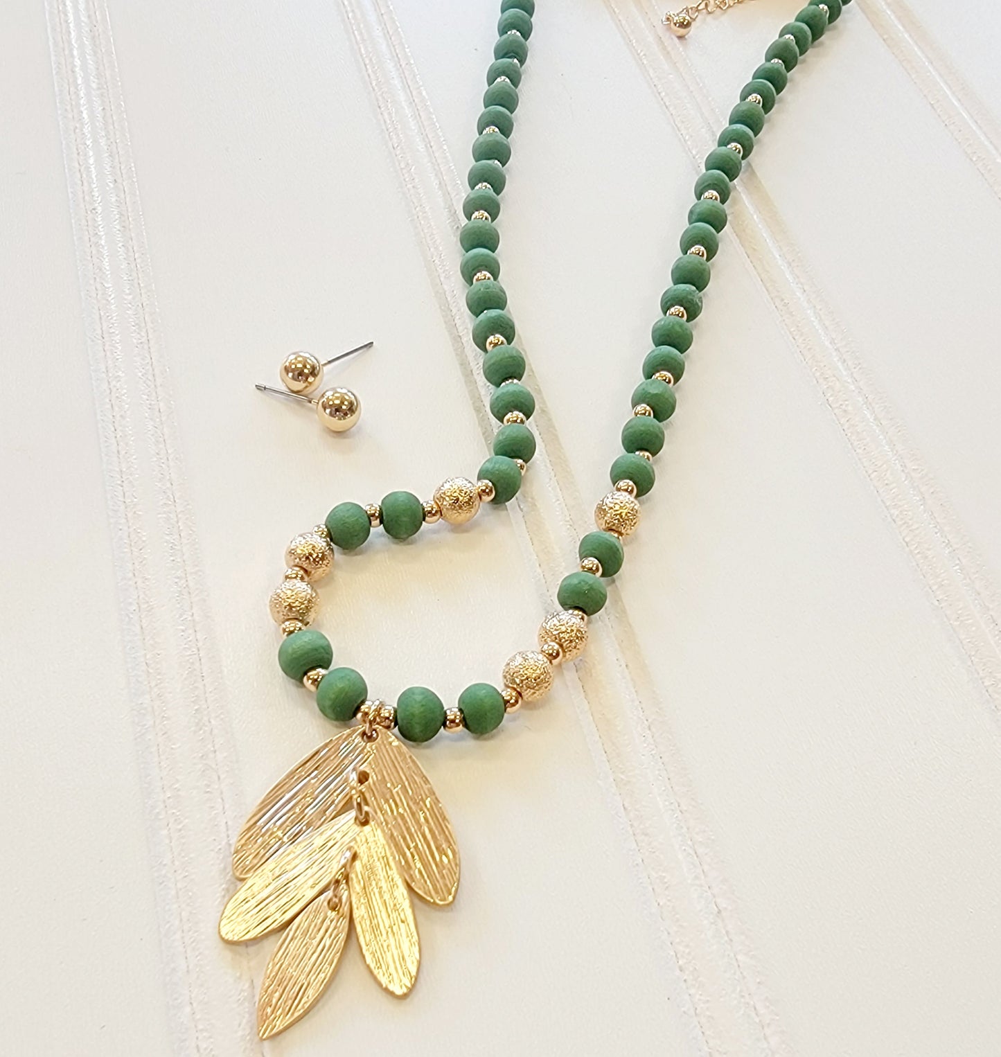 Wooded Beaded Necklace with Leaf Pendant
