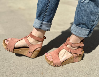 Coral Willa Wedge